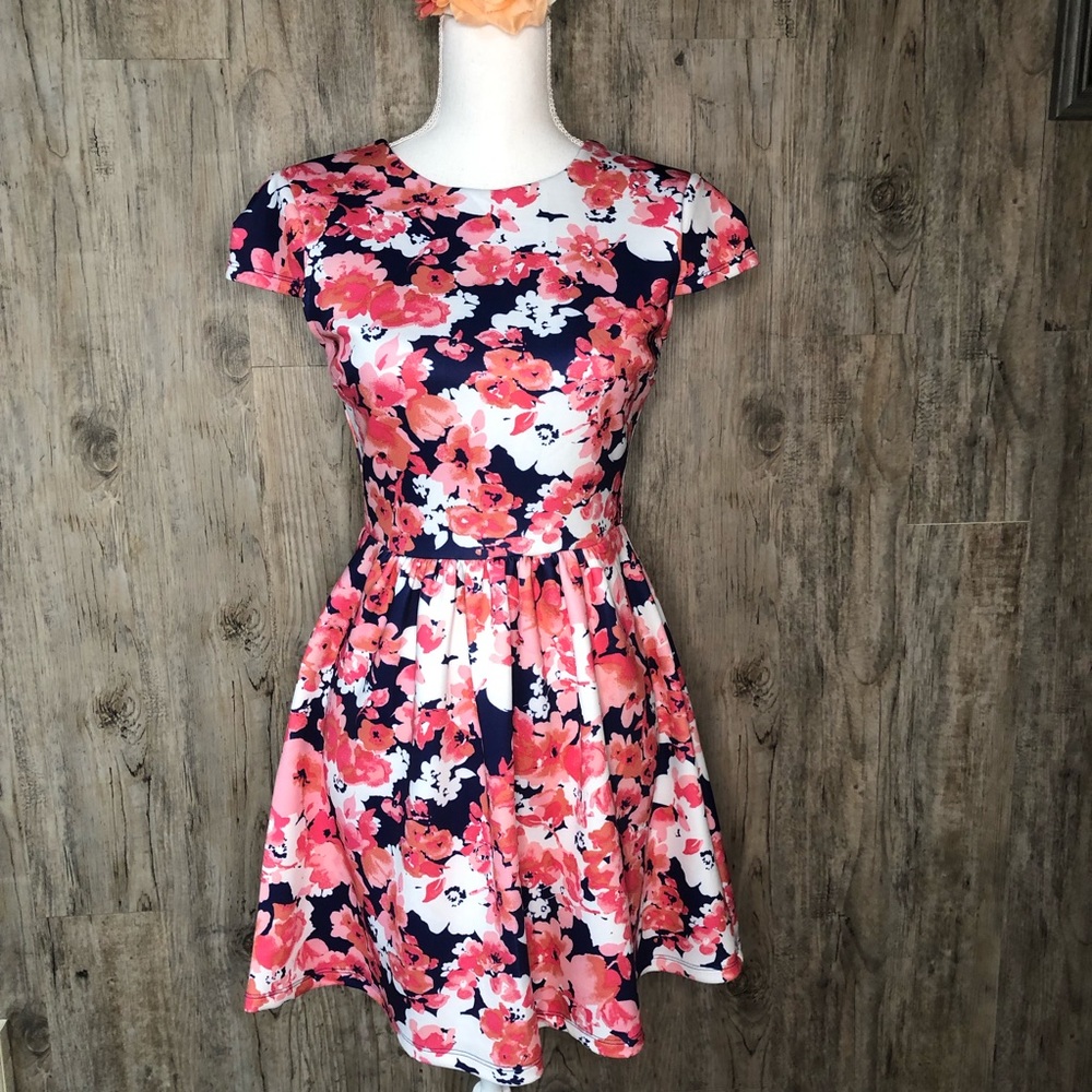 Floral short sleeve sheer back stretchy dress - Picture 2 of 7